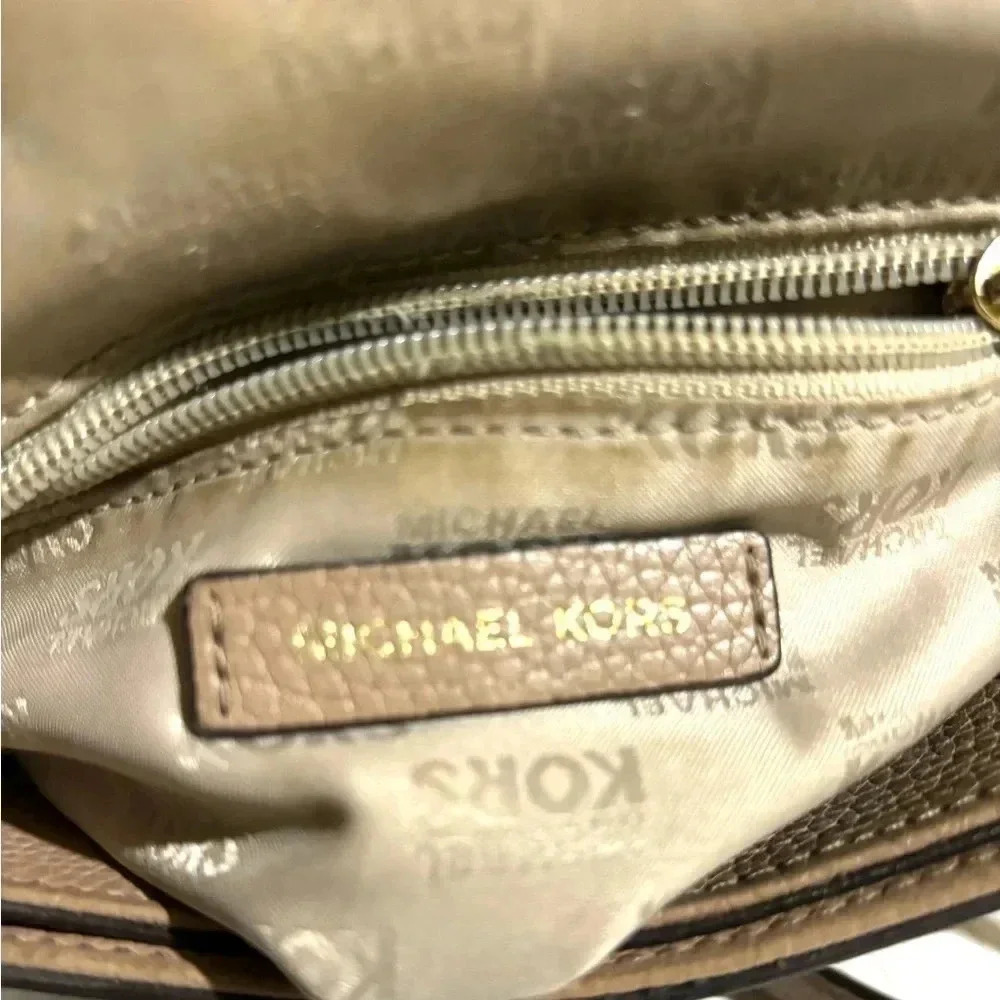 Michal kors beige leather crossbody handbag - Picture 7 of 11